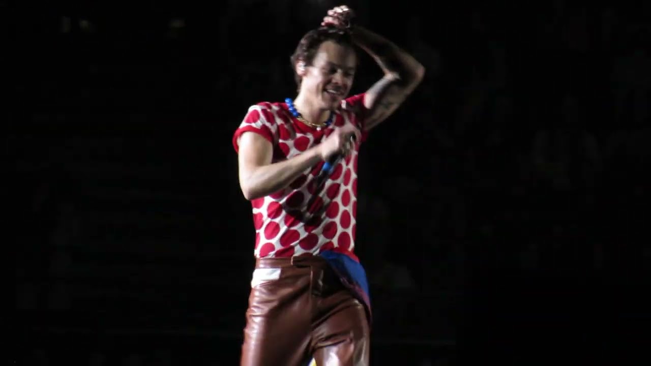 Disco Medley - Harry Styles - 1/7/22 - Telenor Arena - Oslo, Norway