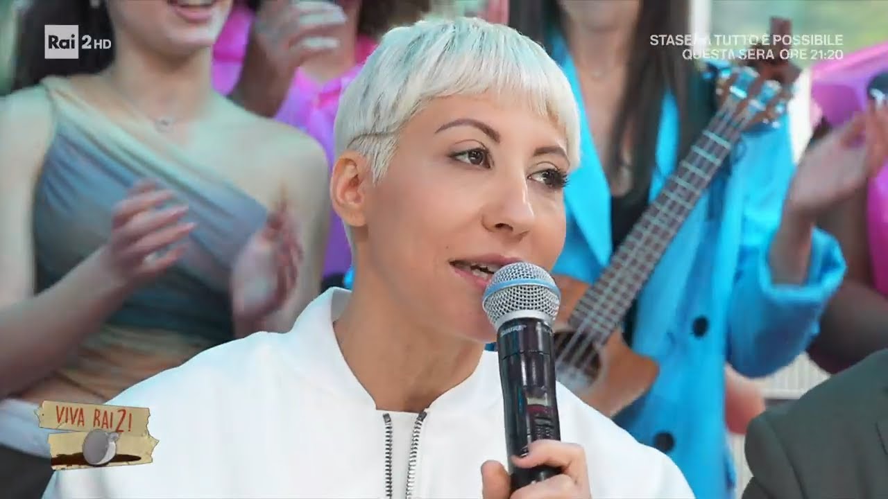 Malika Ayane canta dal vivo 