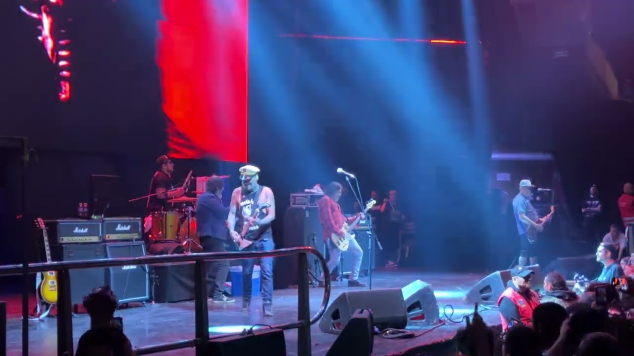 2 minutos - Novedades | en vivo Santiago Chile Teatro Caupolican 6-10-2024