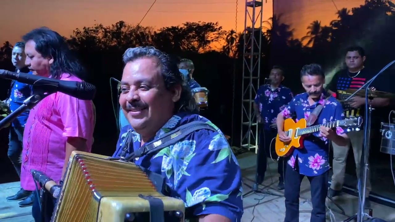 Sergio Sabino y sus Teclas Show feat Domingo Valdivia - Popurri Teclas numero 1 EN VIVO