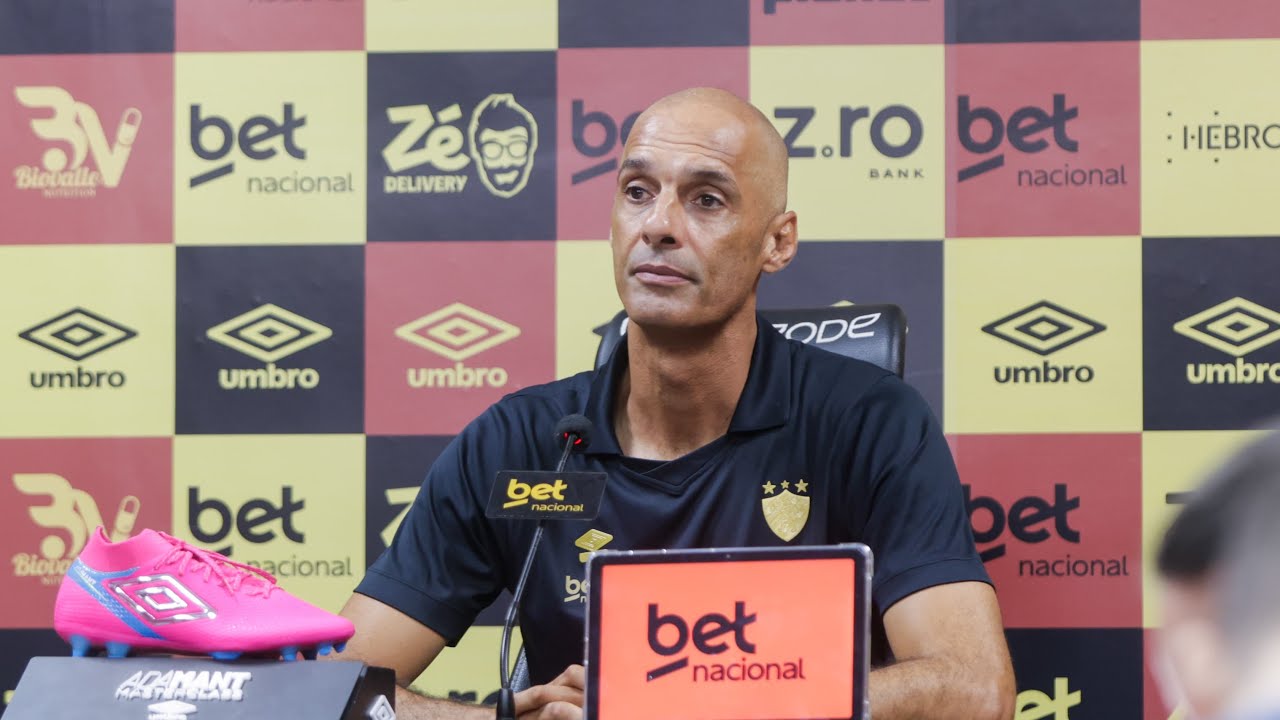 COLETIVA DO T&Eacute;CNICO INTERINO C&Eacute;SAR LUCENA (SPORT X ATL&Eacute;TICO-MG)
