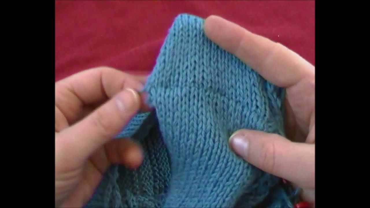 Cucitura a punto maglia su maglie chiuse