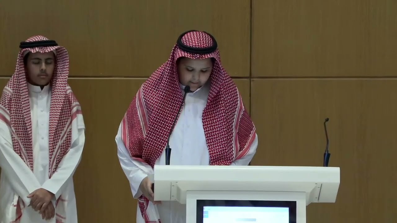 حفل تخرج طلاب الصفين السادس ابتدائي والثالث المتوسط في الأوس