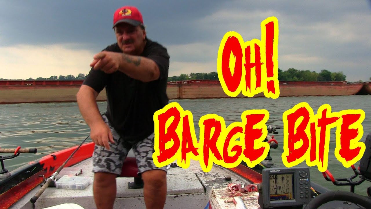 На реке Огайо произошла авария на барже: необъяснимая загадка.