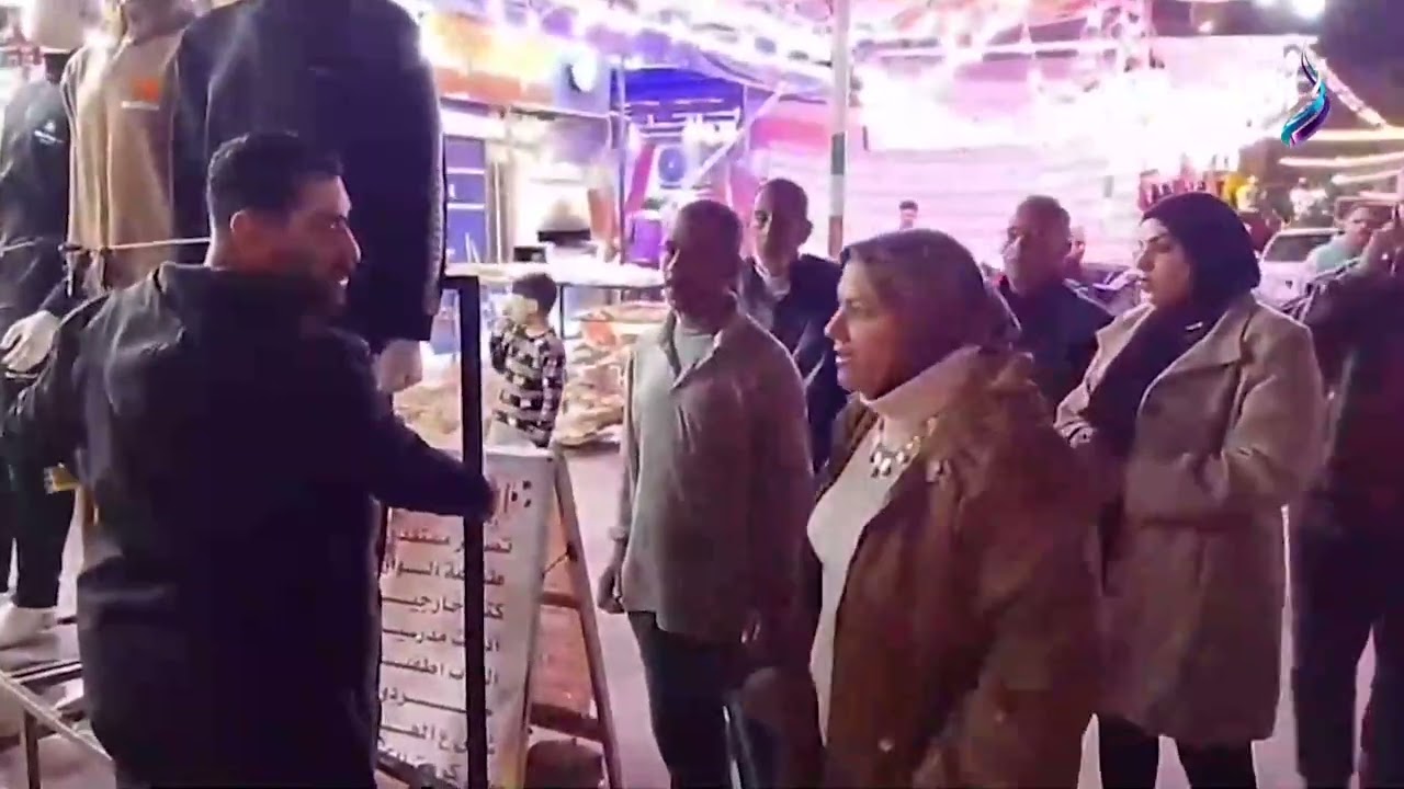 رئيس مناخ بورسعيد لبائع: ايه اللي انت عامله على رصيف المسجد ده