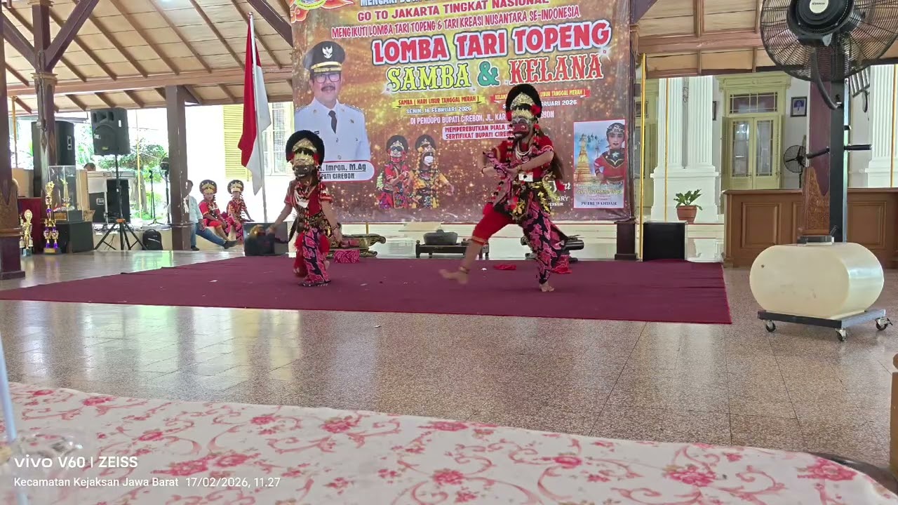 Lomba tari topeng d pendopo bupati cirebon