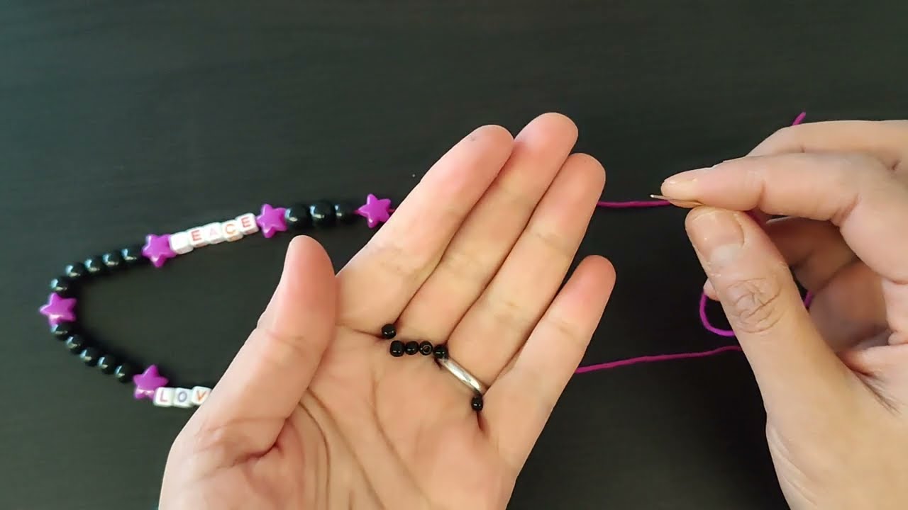 Bijoux pour les téléphones portables aux perles achetés à ACTION