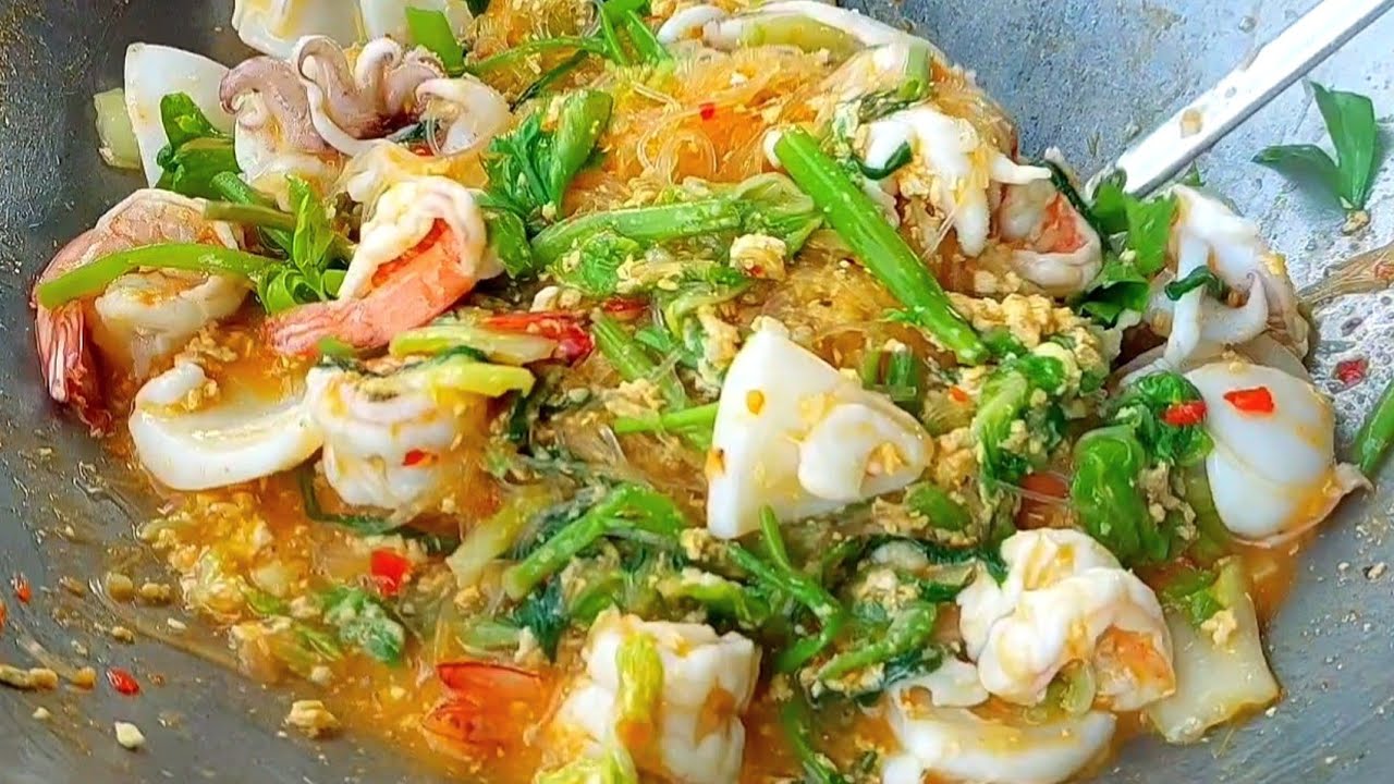 สุกี้แห้งทะเล ขั้นตอนการผัดใส่อะไรก่อนหลัง ผัดวิธีนี้เส้นสวยเหนียวนุ่มไม่ติดกระทะฉ่ำๆ อร่อยเข้มข้น