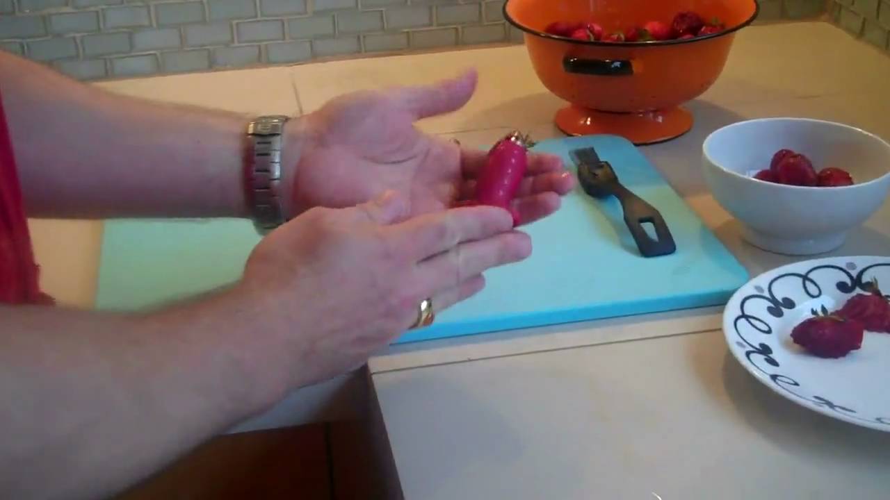 How to make strawberry fans