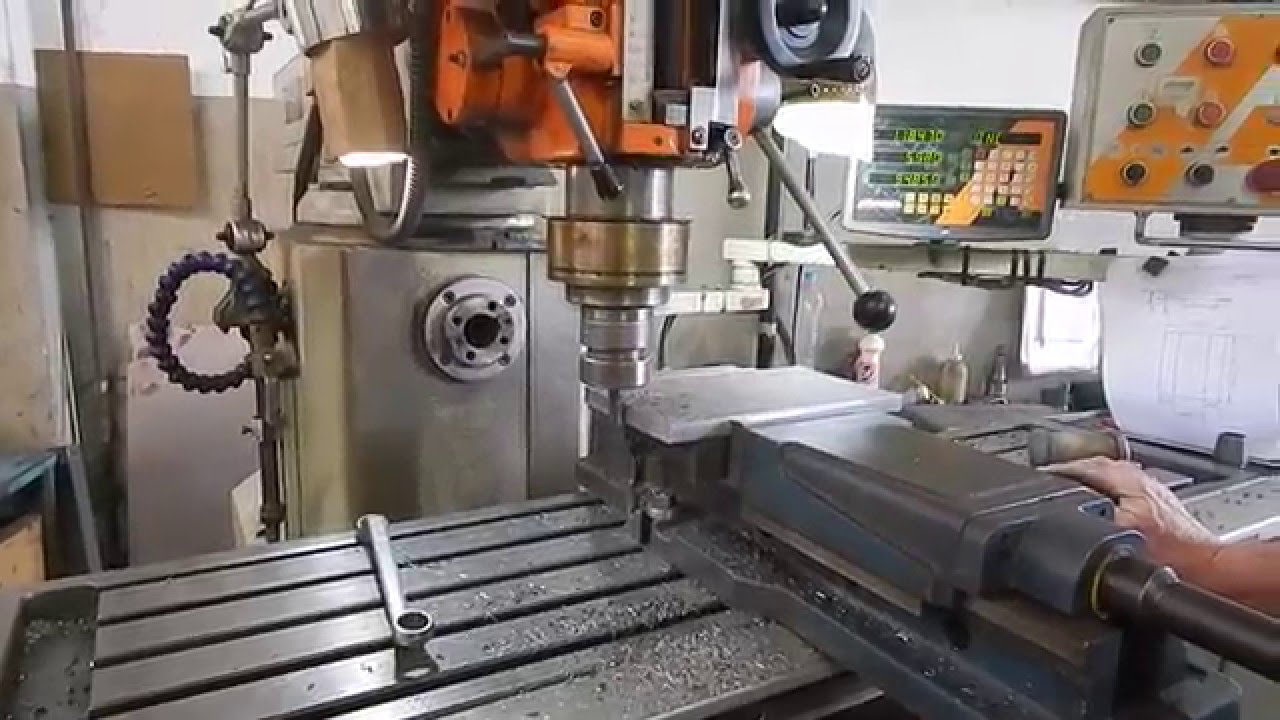 Fresamento em Fresadora Universal Fresa de Topo Metal Duro