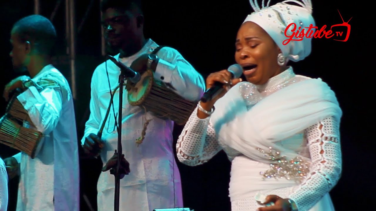 TOPE ALABI WEEPS UNCONTROLLABLY & SPEAK IN TONGUES WHILE MINISTERING AT PRAISE THE ALMIGHTY CONCERT.