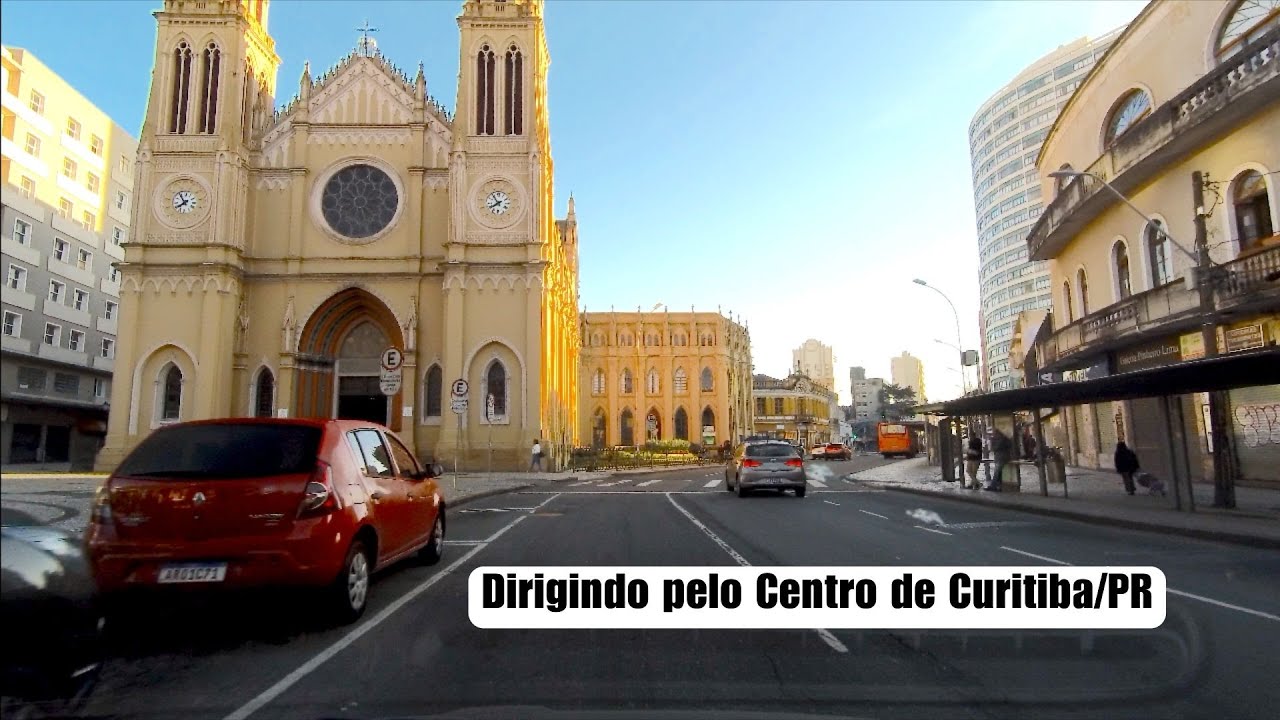 Dirigindo pelo Centro de Curitiba as 7 da manhã de Domingo