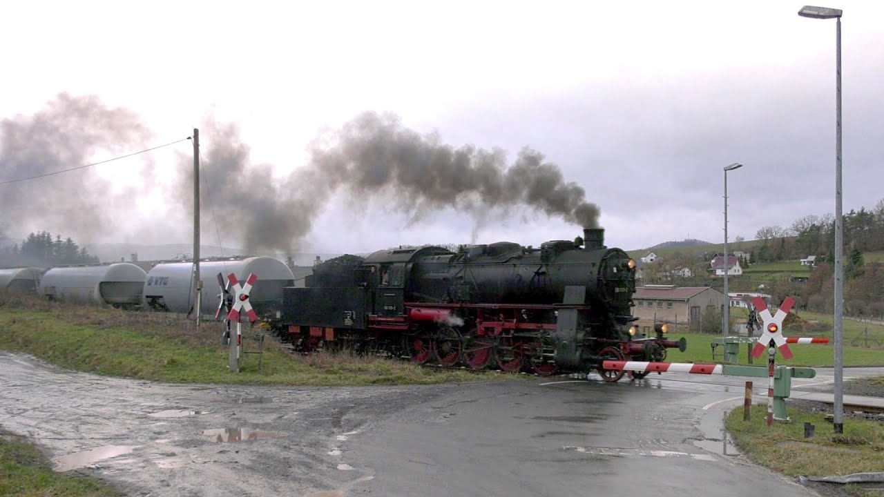 Eisenach- Meiningen: Fotog&uuml;terzug mit 58 1111 in Th&uuml;ringen unterwegs