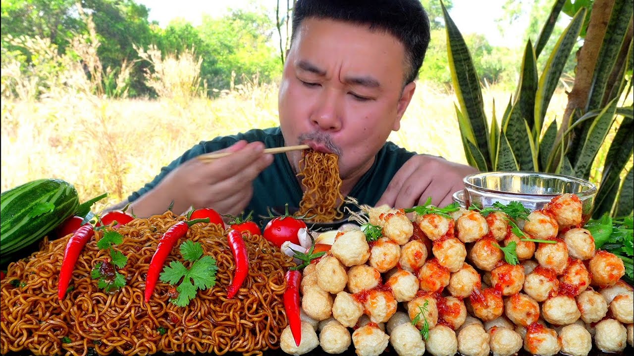 ลูกชิ้นหมูทอด44ไม้ไวไวหอยลายผัดฉ่า5ซอง#food #mukbang #thaifood