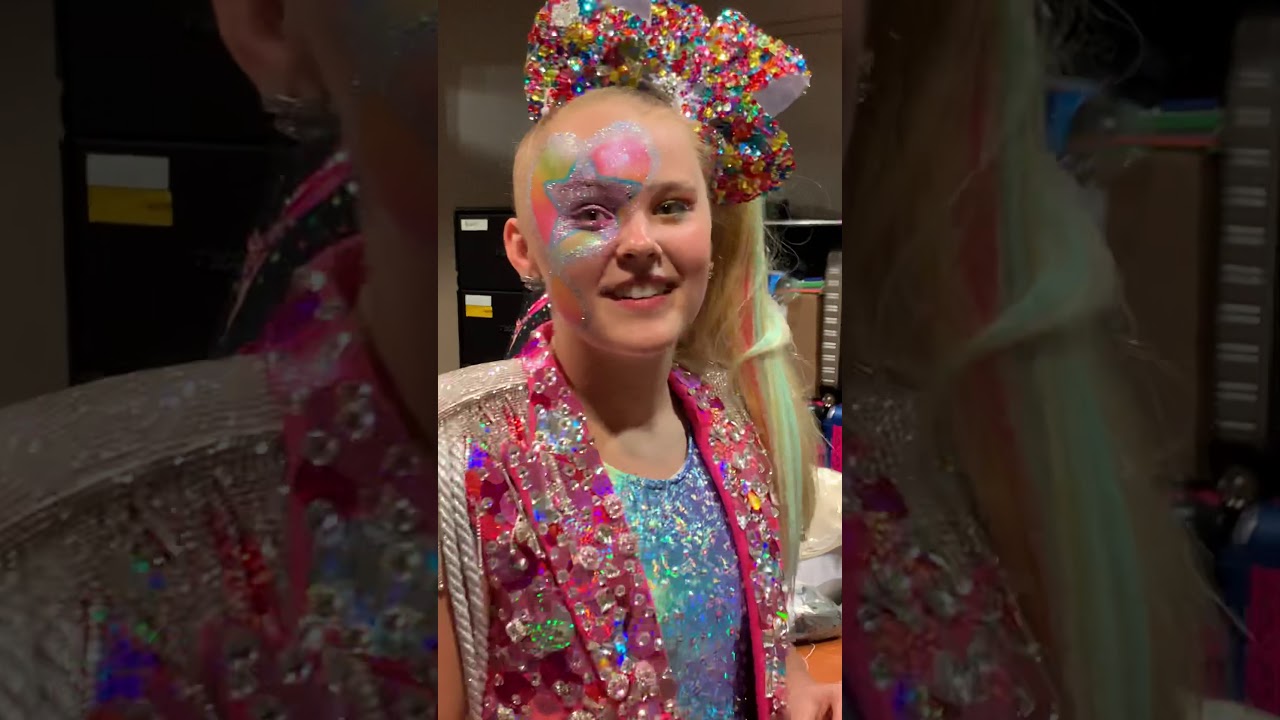 Meeting JoJo Siwa backstage!