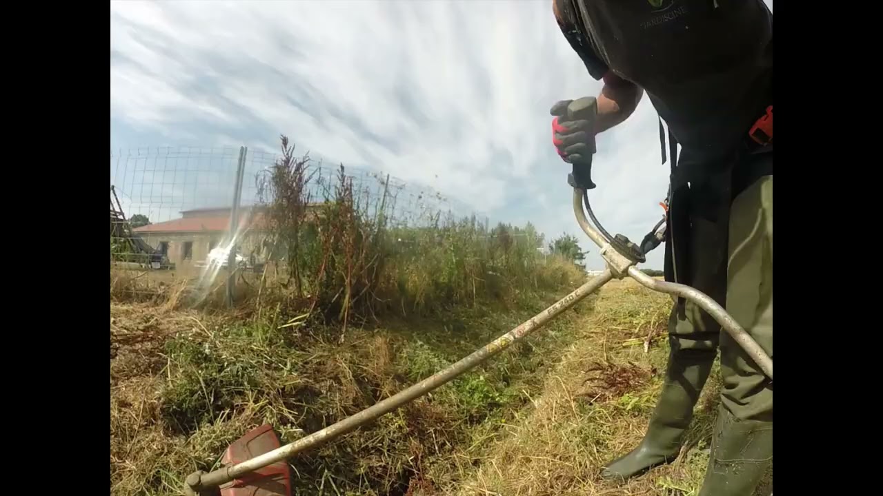 Débroussaillage d'un fossé.Jardiscine.Paysagiste.Vendée.Bellvigny.Stilh.