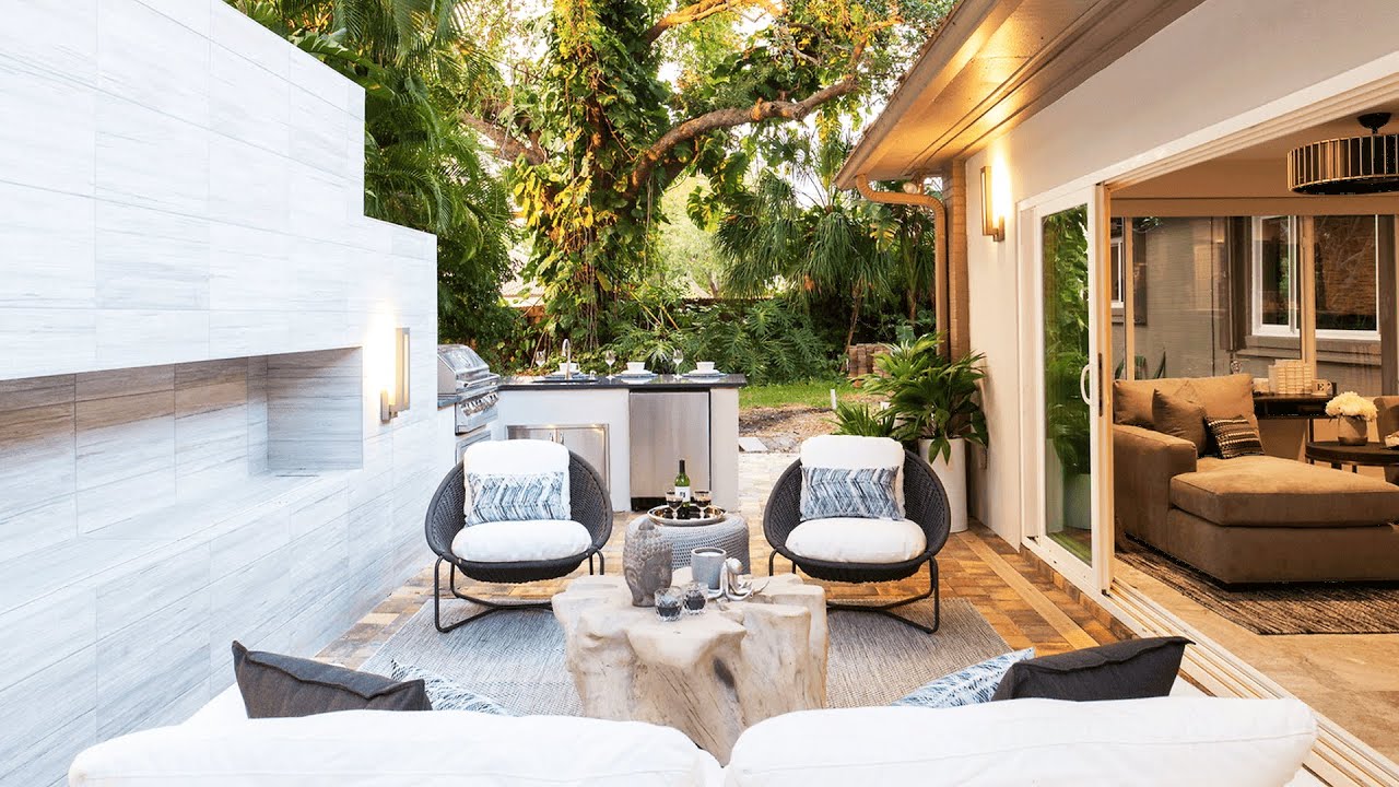 OUTDOOR PATIO LIVING SPACE DESIGN IDEAS | HOW TO DECORATE BEAUTIFUL BACKYARD PATIO WITH SEATING AREA