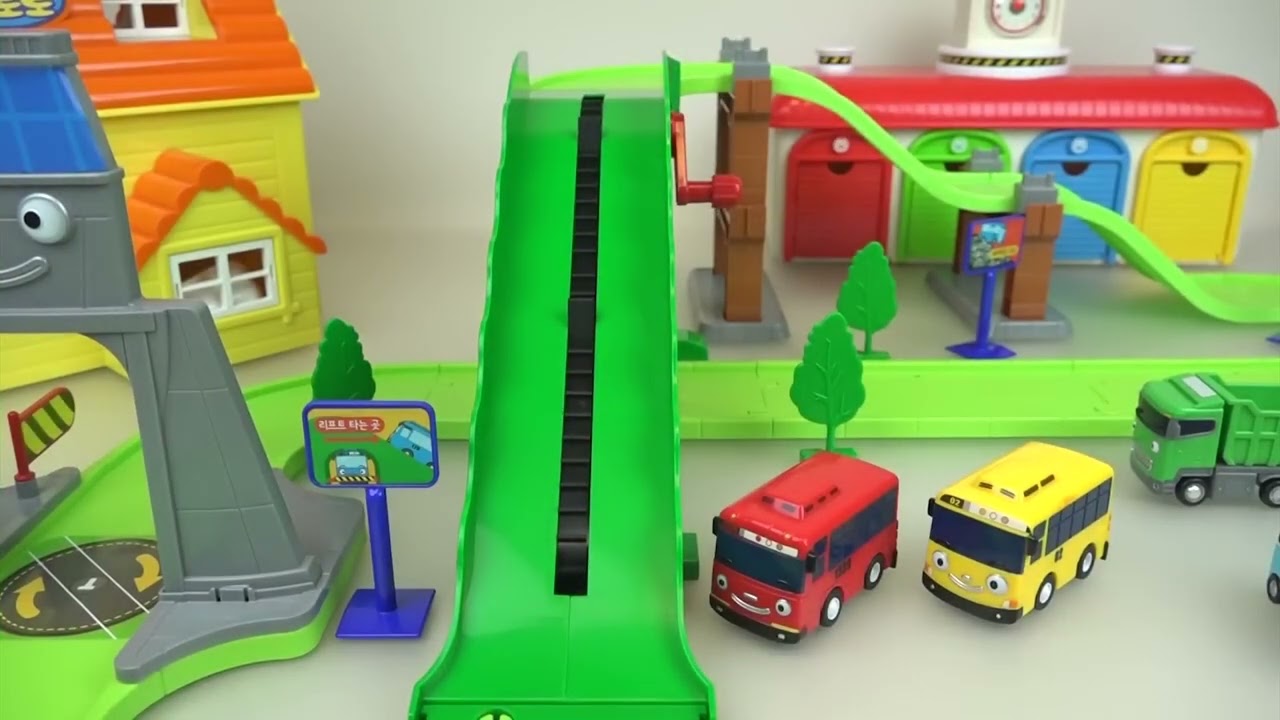 #KidsPlaying #Toys #Playtime #ChildrensToys #KidsFun #PretendPlay #ToyAdventure #PlayfulKids 