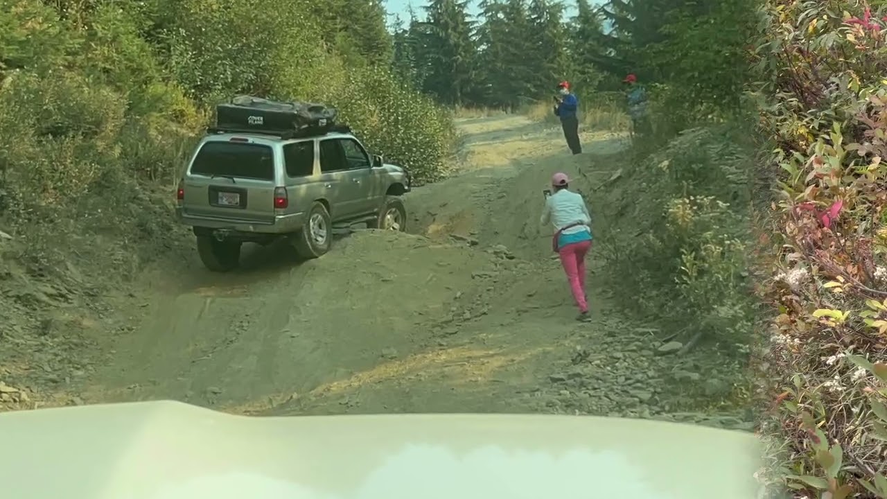 10 10 We encountered bad road to Cheam peak. We made it!