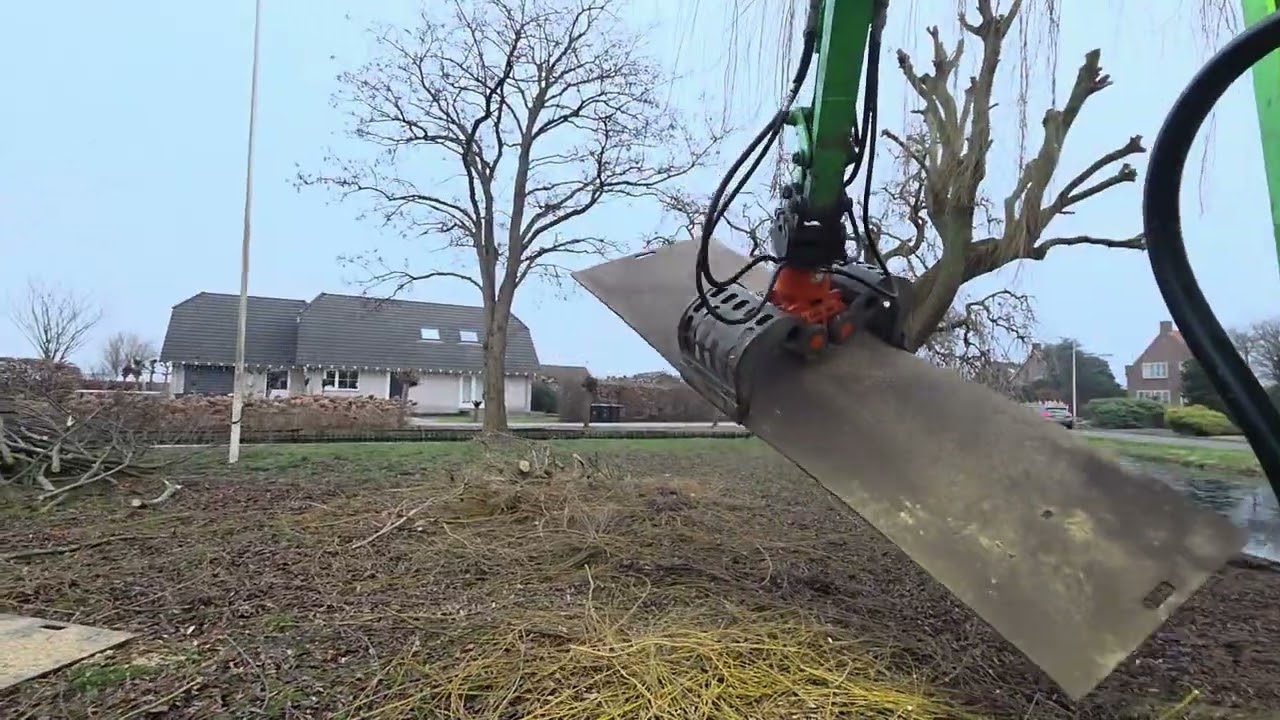 Takken versnipperen Takeuchi tb 335 met  kinshofer en fendt 211v met ts industrie 
