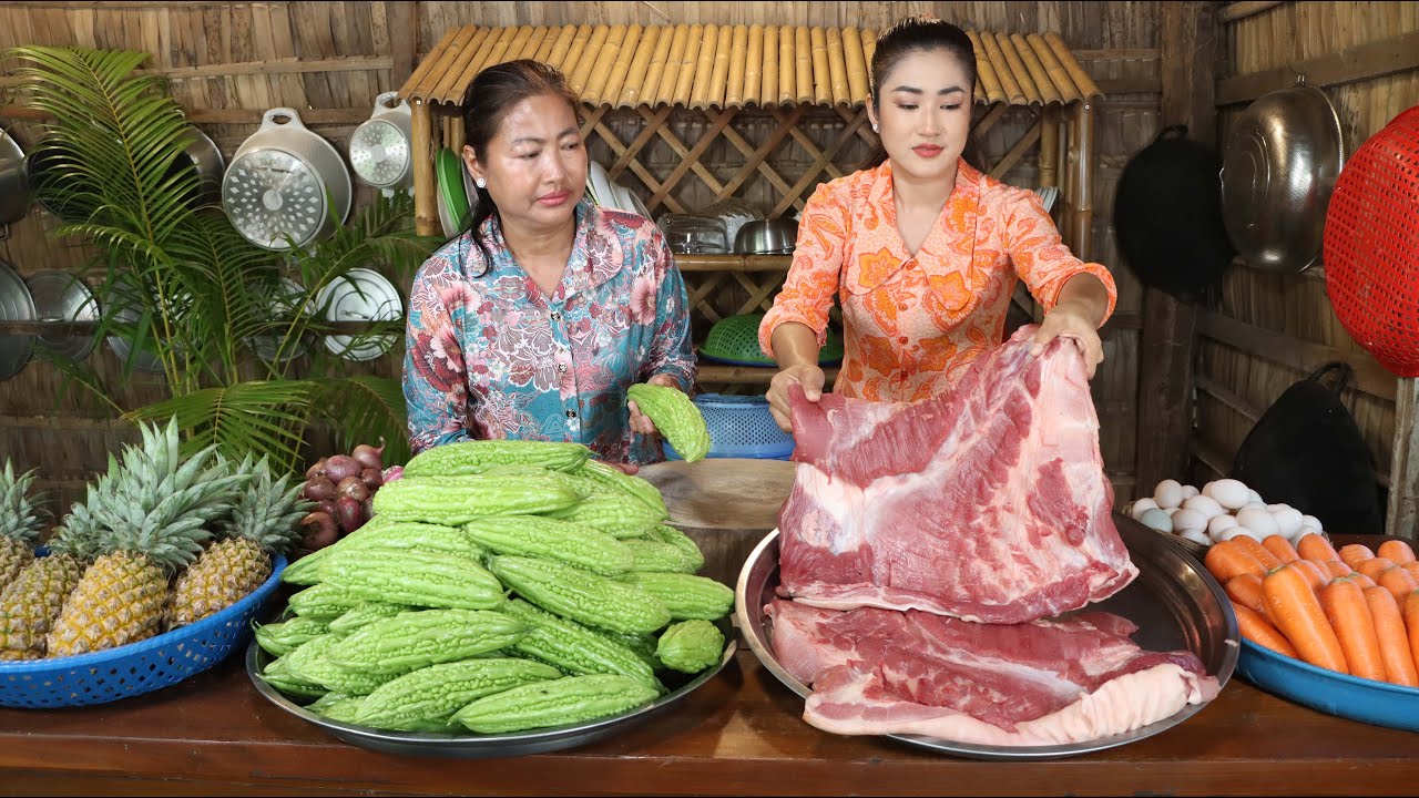 Mother and daughter cooking : Bitter gourd and pork cooking - Village food cooking