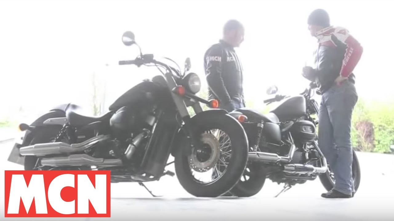 Harley Sportster Iron 883 v Honda VT750C Shadow