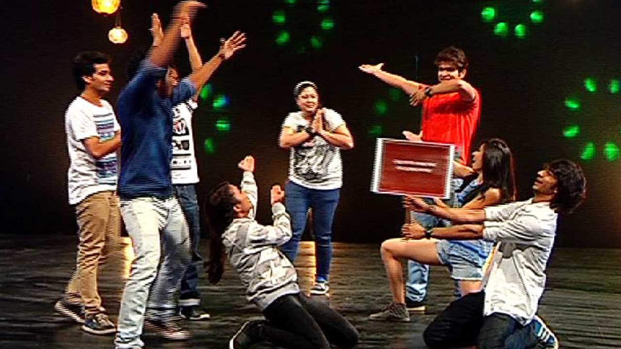 Last Day Celebrations On The Sets Of D3