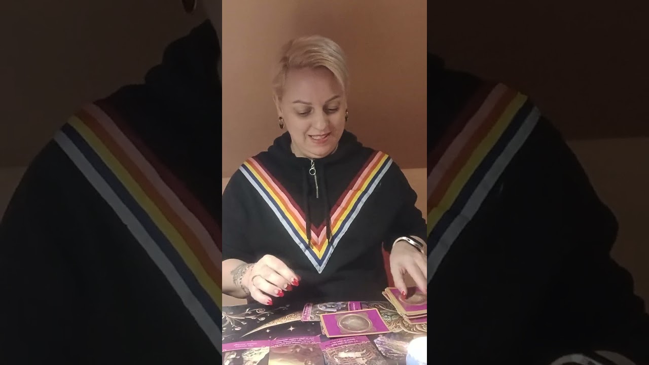 Speciális csatornázott üzenet💬# Kopasz,szakállas férfi ki tart feléd?🤗