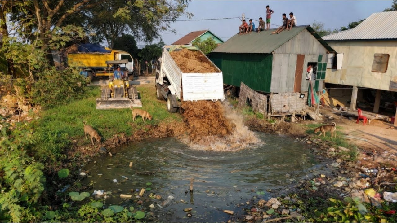 Complete100% Fill Land In Small Space House​​ by Mini Bulldozer Pushing Dirt & 5-T Dump Truck Loadin