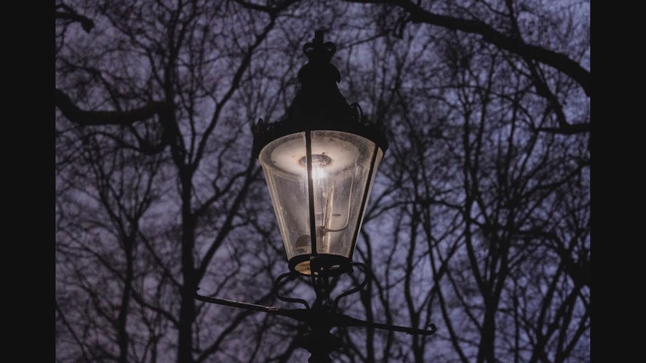 9@9: If you want to visit one of England's famous 'fart lamps,' there's still 1 left!