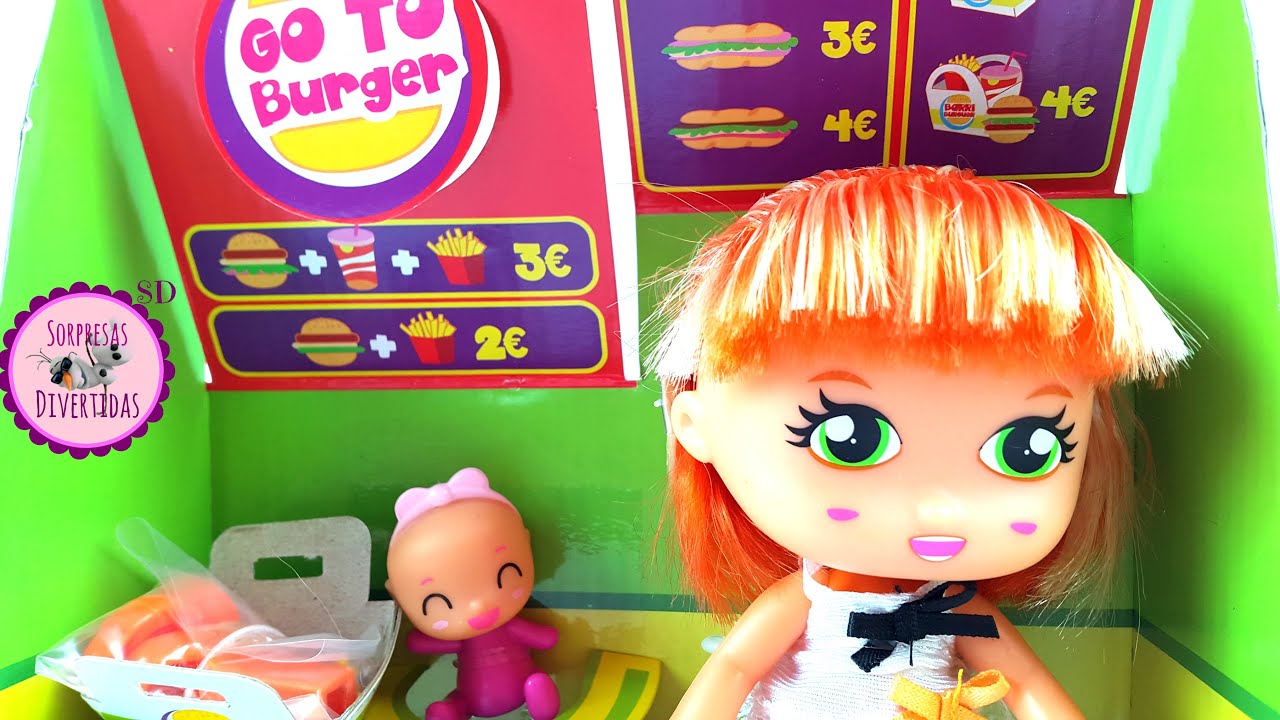 Las Barriguitas Bebés se bañan y van al Burguer - Juguetes de barriguitas muñecas