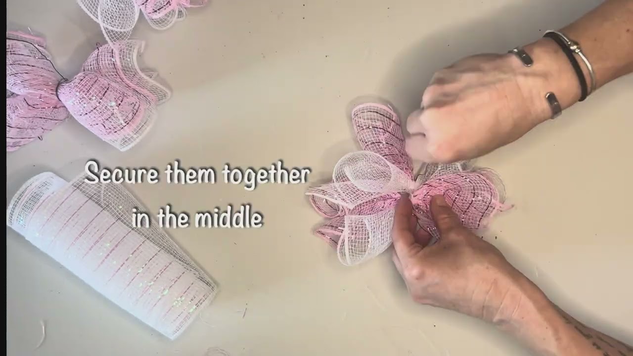 How to Make a Deco Mesh Wreath- Easy Wire Frame Tutorial for Beginners