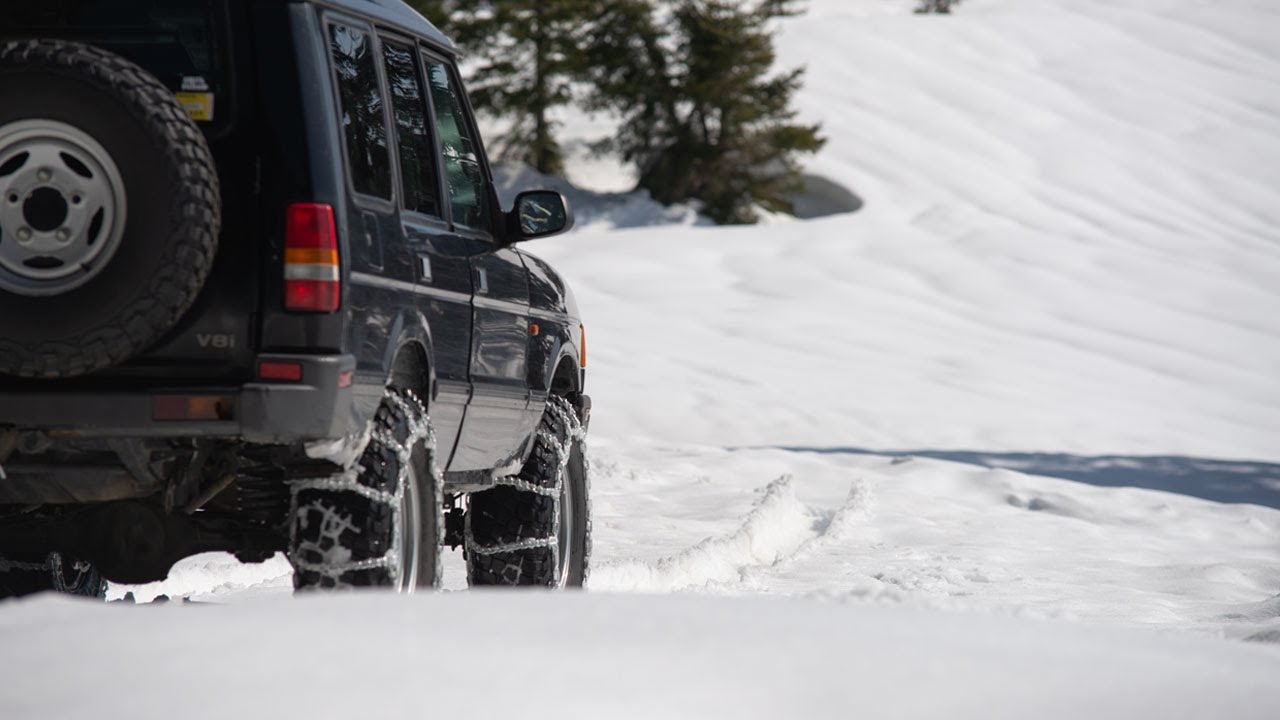 Land Rover Discovery в снегу