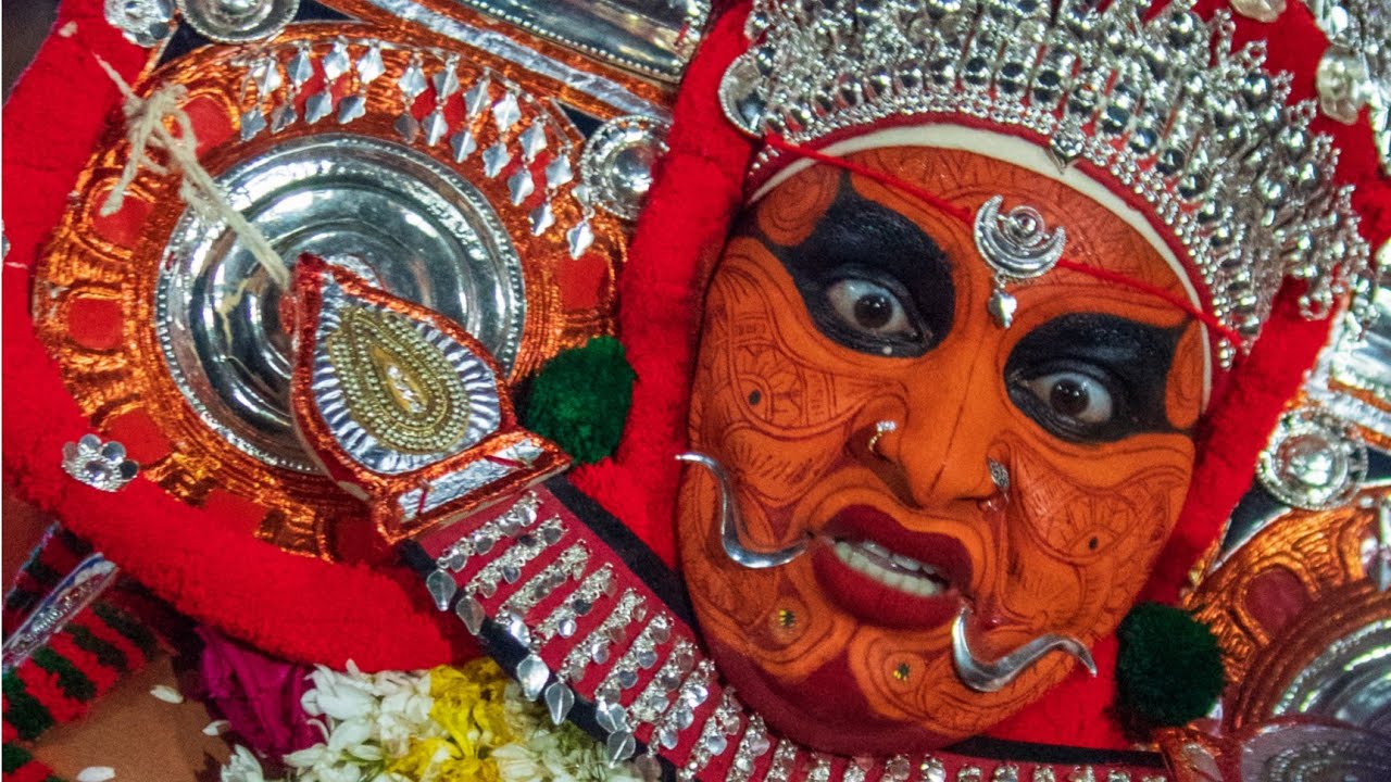 വാഴവളപ്പിൽ ഭഗവതിയുടെ തിറയാട്ടം | Bhagavathi Thira | Theyyam Thirayattam 2021 |Folk art kerala