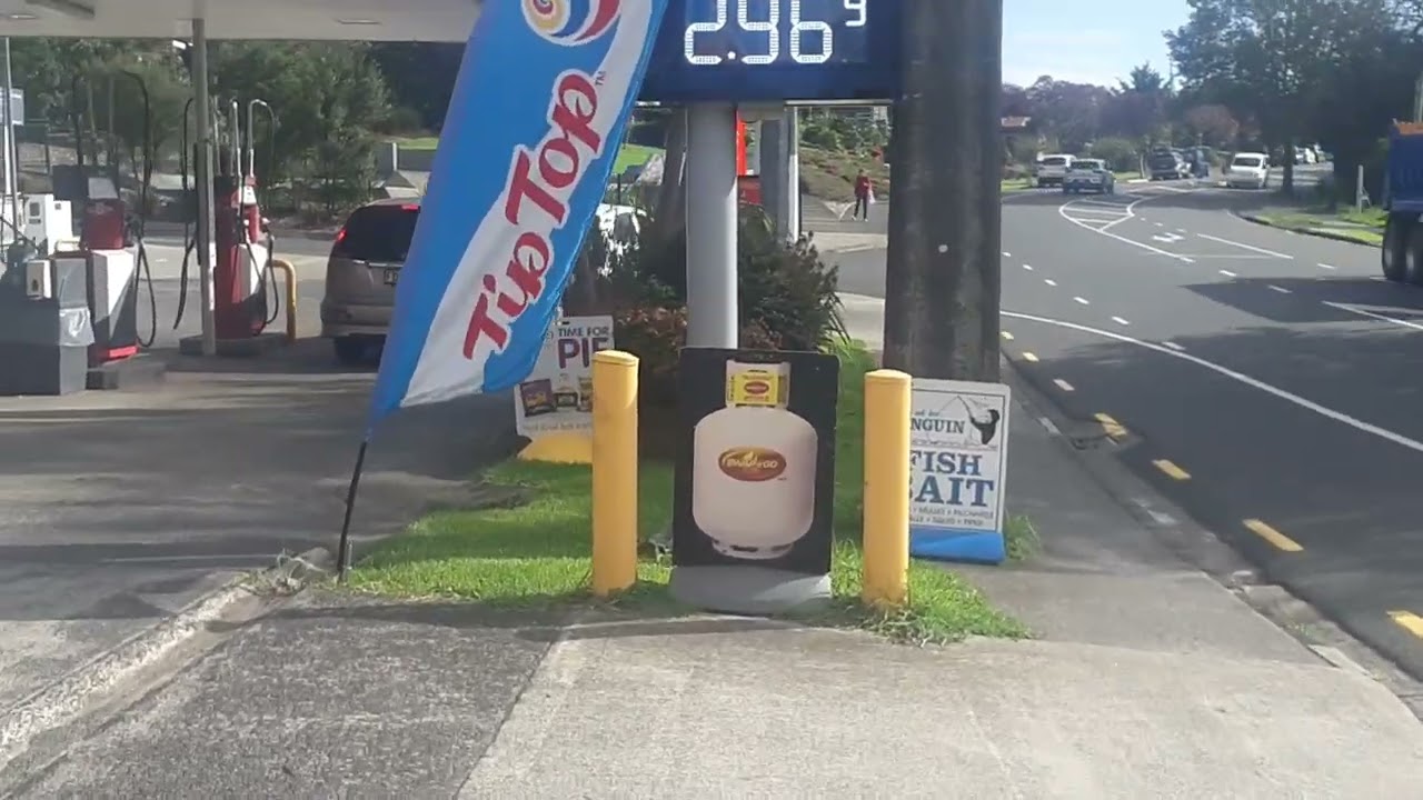 Swanson Walking Tour In Auckland New Zealand