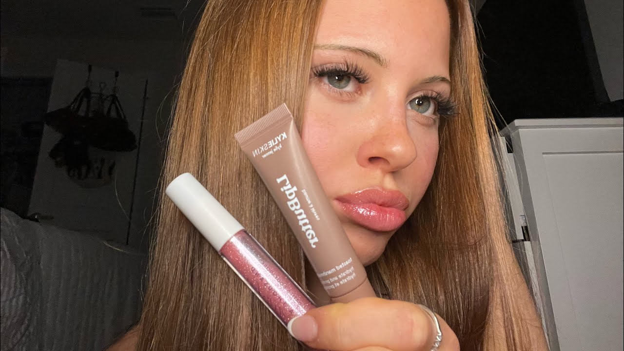  ASMR Close-Up Kisses & Lip Gloss Application 💋💄 Personal Attention