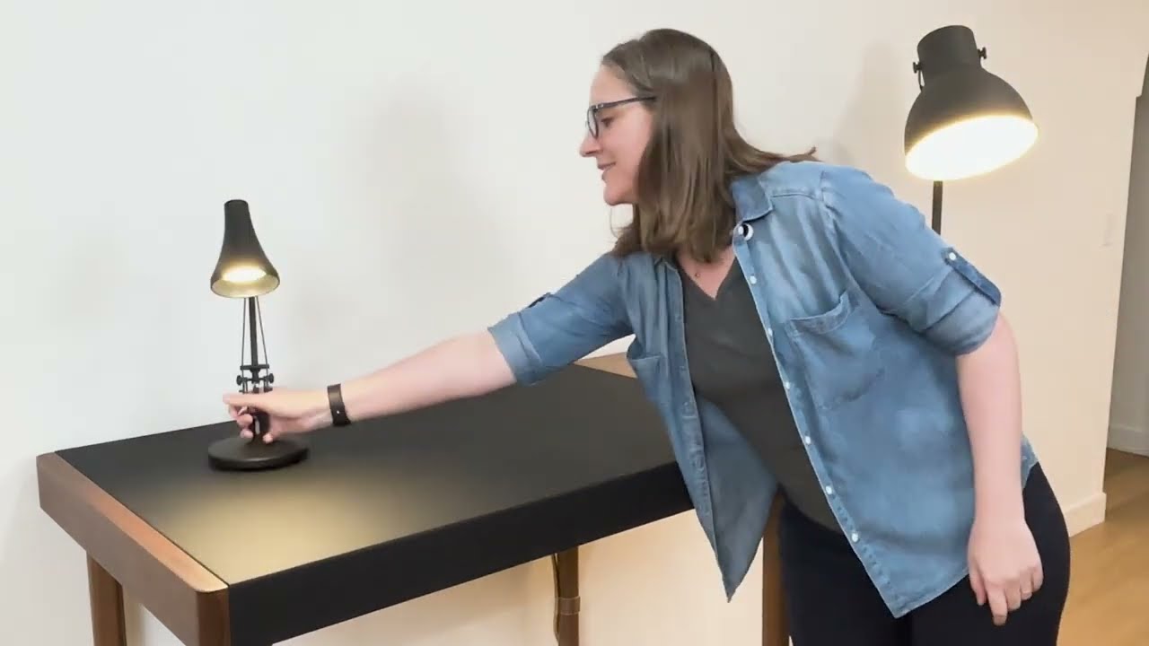 The ultimate clean desk setup (no cords!) -- wireless power