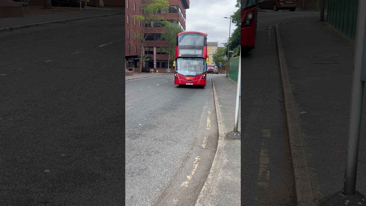 *W driver* Flashes and an assault alarm from BP15OLR (WHV47) #fortheloveofbuses #tfl #bus