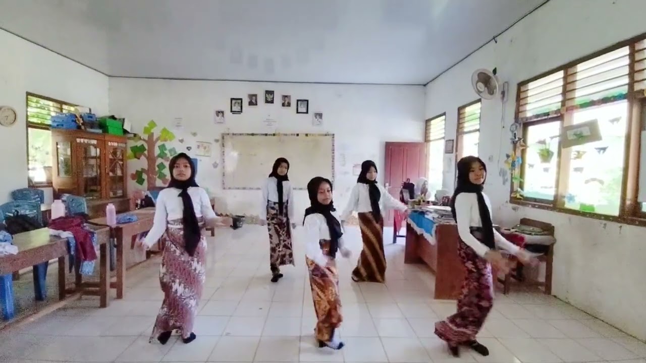 Tari kreasi dari kelas 4 