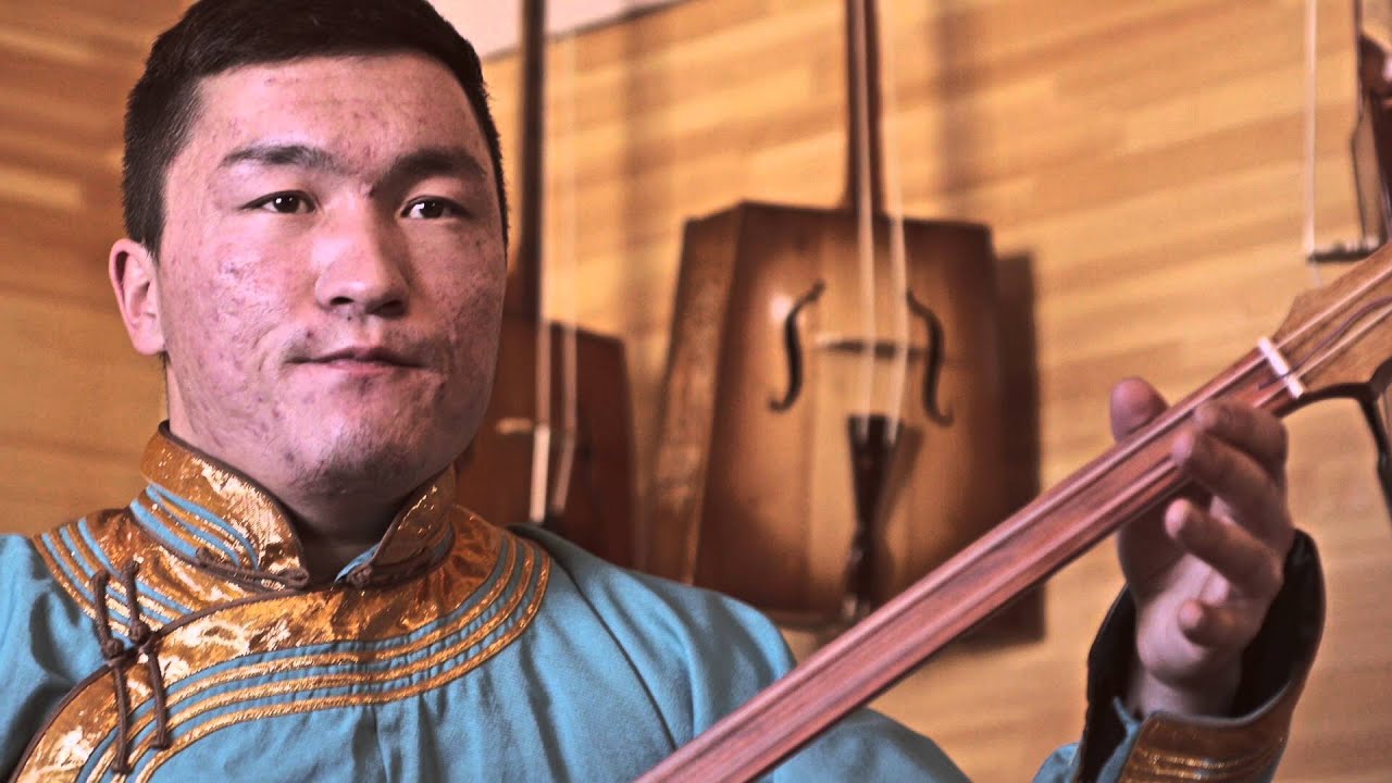 Tovshuur Demonstration - Throat Singing (Huumii)