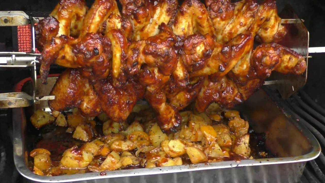 Chicken Wings auf der Rotisserie  