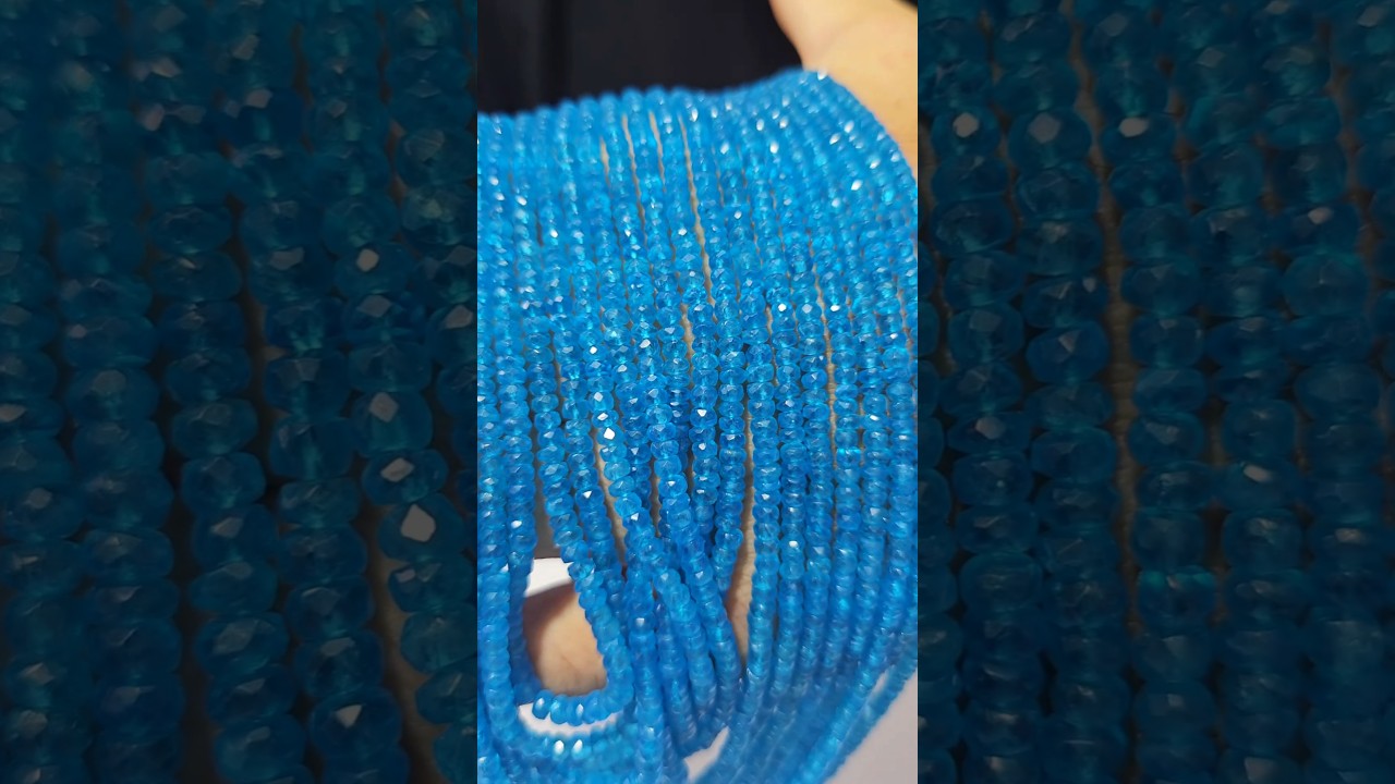 APATITE NEON incredibile! #gemmologia #gemme #pietrepreziose #pietrenaturali #gioielli #apatite