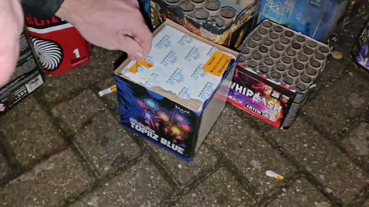 TOPAZ BLUE HELLO FIREWORKS 25sh 25mm
