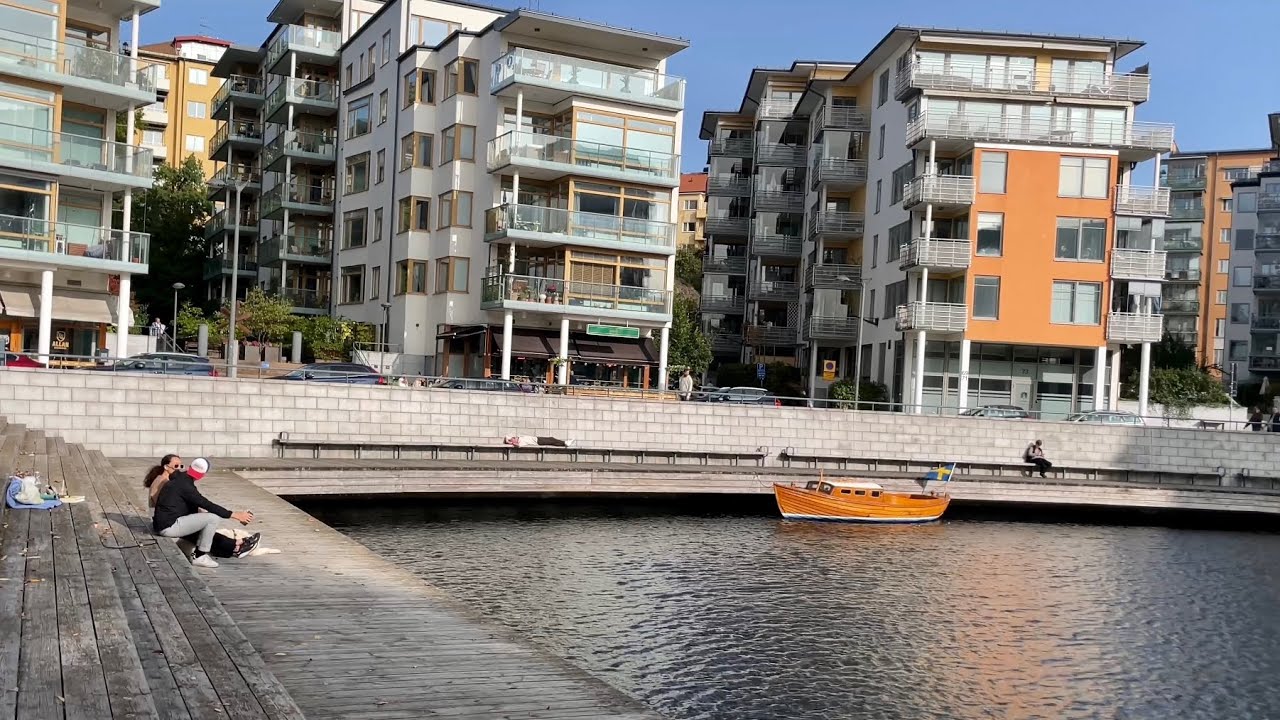 Stockholm Walks: Lilla Essingen. City island with industrial history, street life & modern buildings