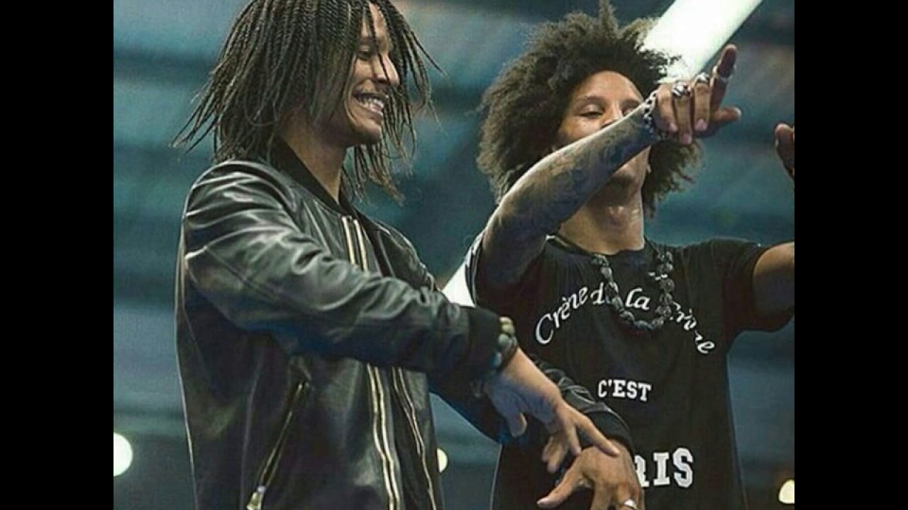 Les twins brotherly love