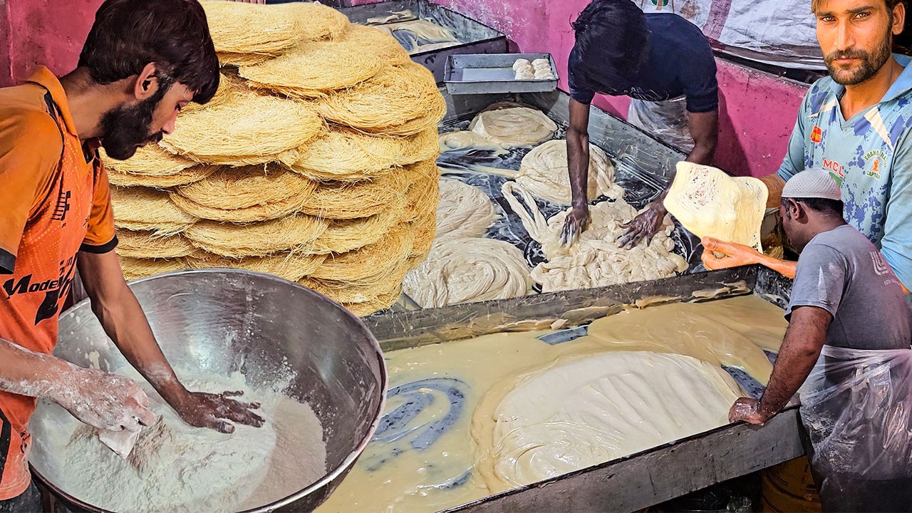 How to Make PHENI? Amazing Ramadan Sweet Dish Pheni Recipe! Feni Making Process Street Food Karachi