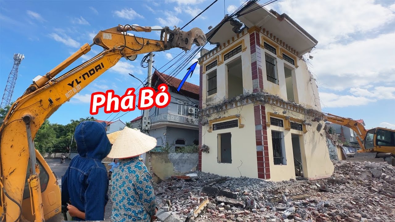 Cận Cảnh Qúa Trình Tháo Dỡ Căn Nhà 2 Tầng Đầy Những Nguy Hiểm  -Không Phải Ai Cũng Dám Làm
