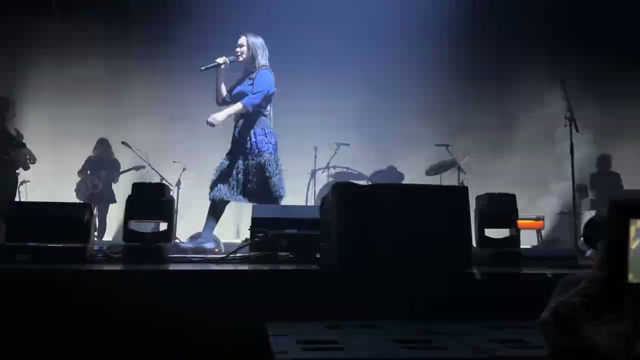 Mitski, “That White Cat” Live