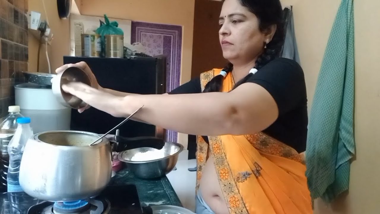 Aaj Maine Simple Aur Easy Khichdi Banai | Saree Vlog Khichdi Cooking
