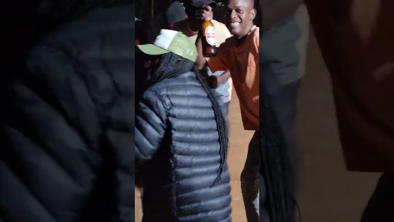 SOMEWHERE IN ZIMBABWE PEOPLE  DANCING AND ENJOYING MAMBO TAKU MUSIC ( AYITA CHAKE IHOMBARUME